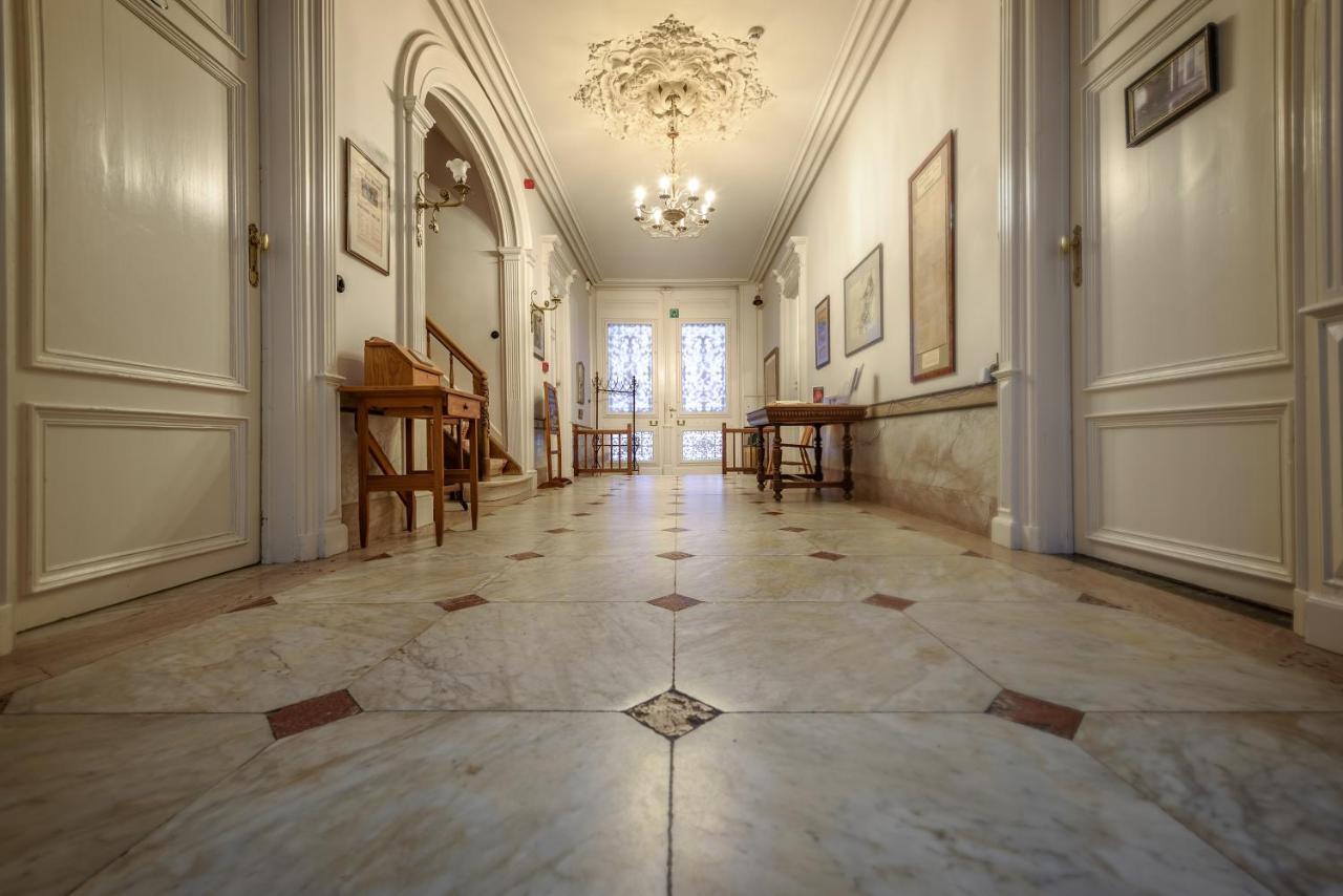 ホテル Talbot House ポペリンゲ エクステリア 写真