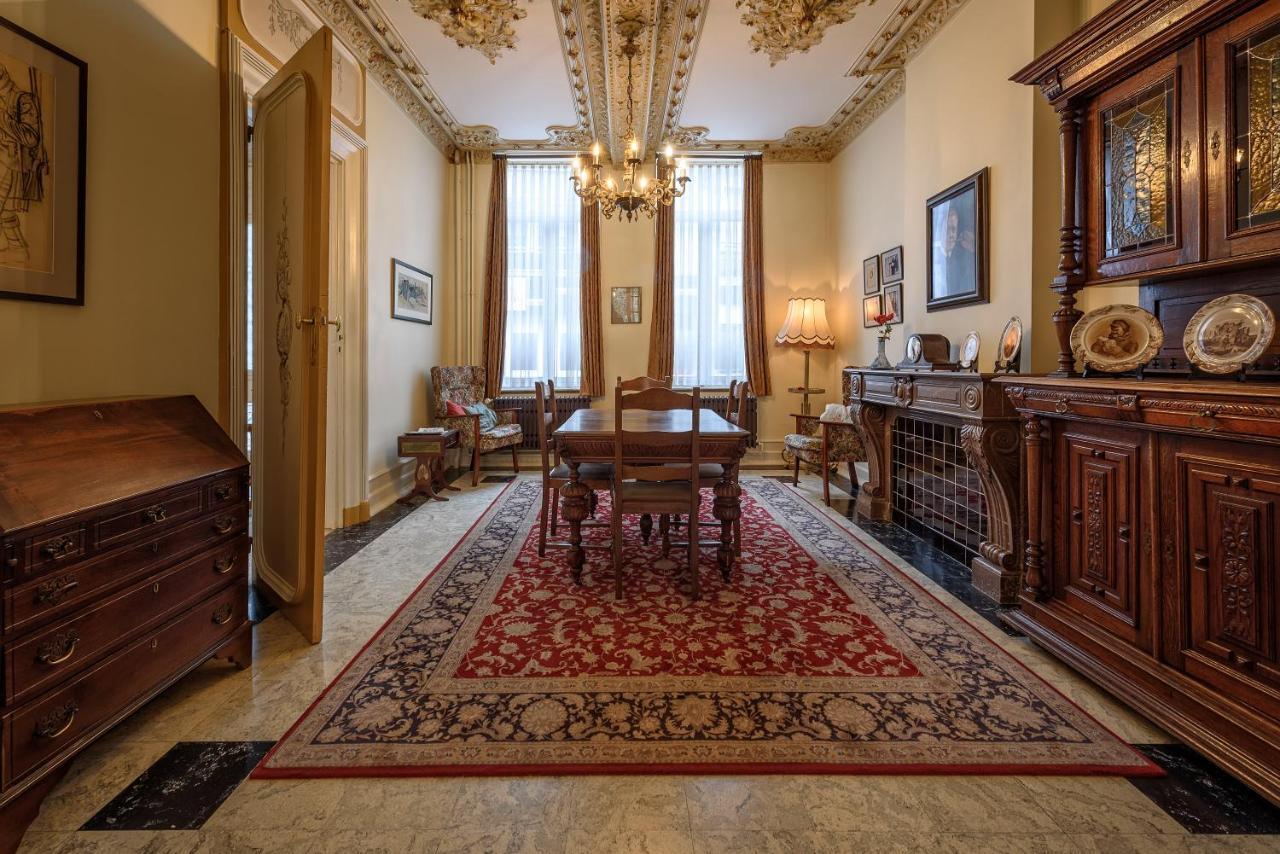 ホテル Talbot House ポペリンゲ エクステリア 写真