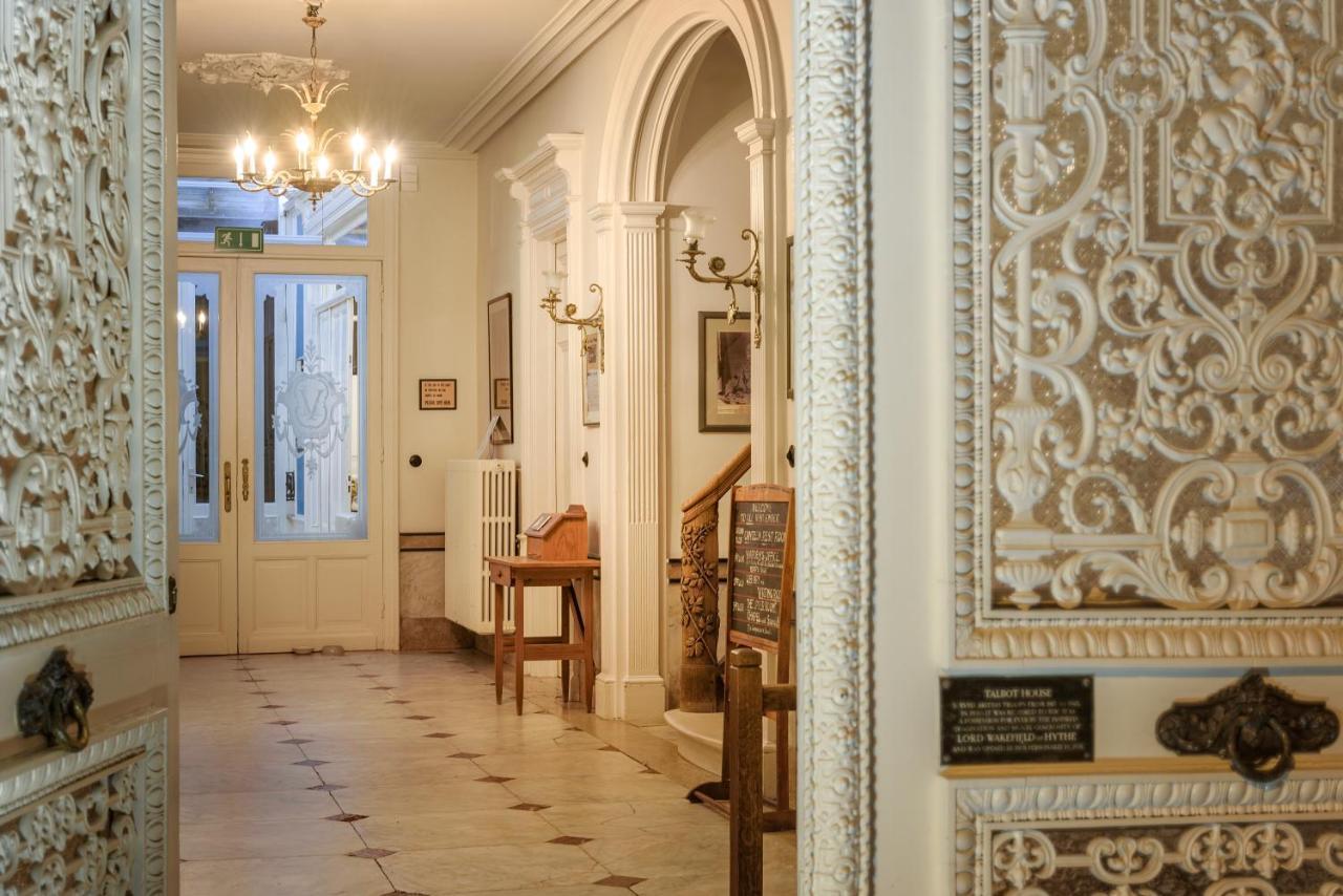 ホテル Talbot House ポペリンゲ エクステリア 写真
